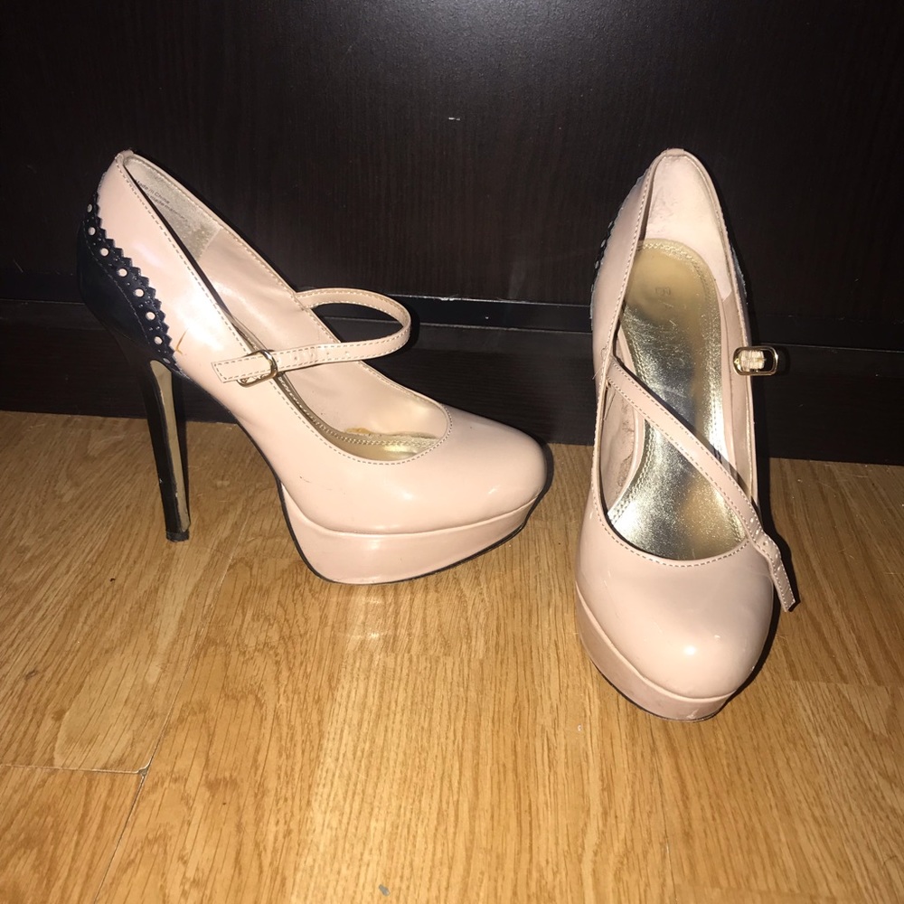 Two tone heel.